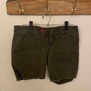Soft Green Unionbay Cargo Style Shorts - Size 9